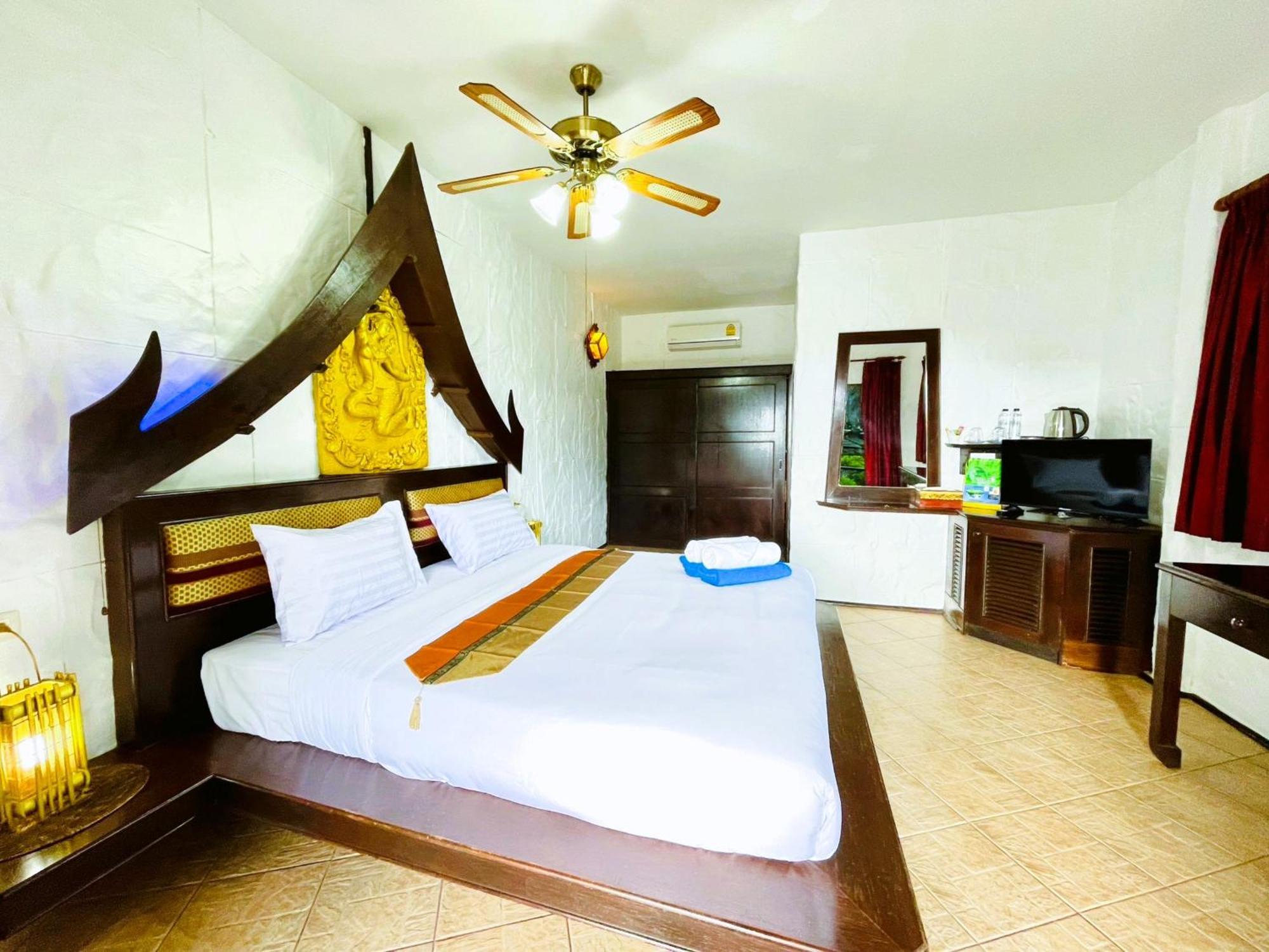 Boomerang Village 3* Kata Beach