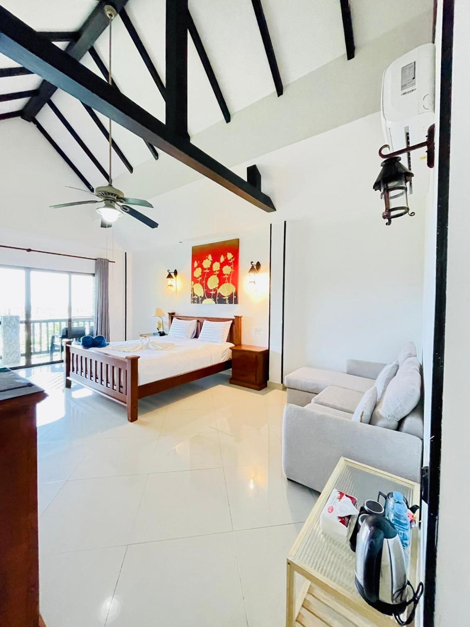 Boomerang Village Hotel Kata Beach